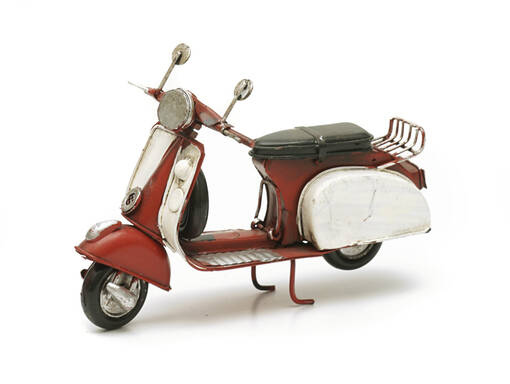 Skootteri koriste 16x7x11cm - pun./valk - Peltikyltit ja metallikoristeet kuville - 36800 - 1