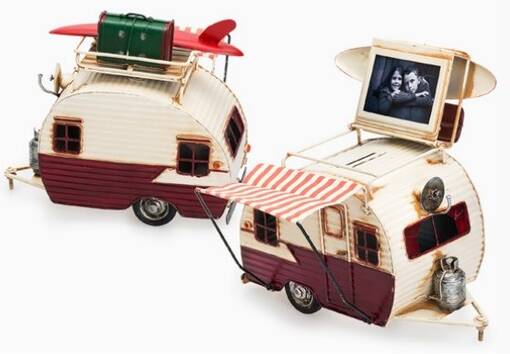 Asuntovaunu kehys/säästölipas - t.punainen 23x19x13,5cm - Peltikyltit ja metallikoristeet kuville - 36373 - 1