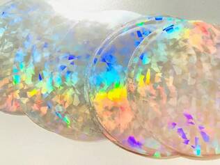 Hologrammimuovi 59mm rintamerkeille - testipakkaus (20kpl) - Rintamerkkilaitteet ja tarvikkeet - 39675 - 2