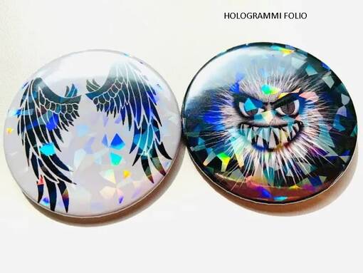 Hologrammimuovi 59mm rintamerkeille - testipakkaus (20kpl) - Rintamerkkilaitteet ja tarvikkeet - 39675 - 1